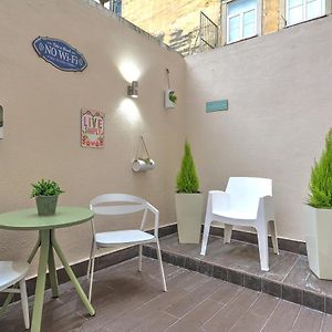 Traditional Apartment With A Terrace, Ac And Fast Internet